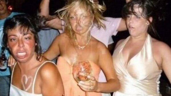 Nationale Wijndrinkdag: dit zijn de fases waar jouw vriendin doorheen gaat als ze stevig aan de wijn gaat