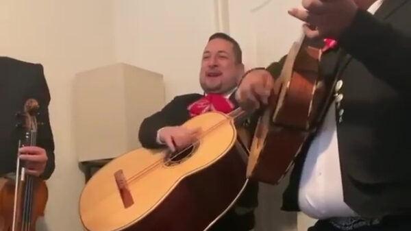 Je verjaardag begint extra lekker met een mariachiband in je slaapkamer