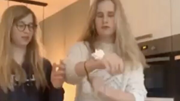 Slagroomchallenge eindigt in een heerlijke headshot