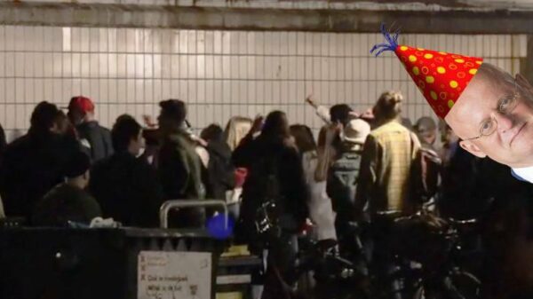 Lente in Amsterdam: honderden vieren het alvast met een feestje in het Vondelpark