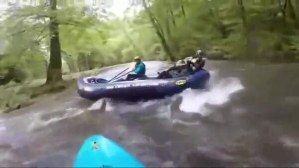 Oude doos: dit lijkt ons niet de allerbeste plek voor een catfight