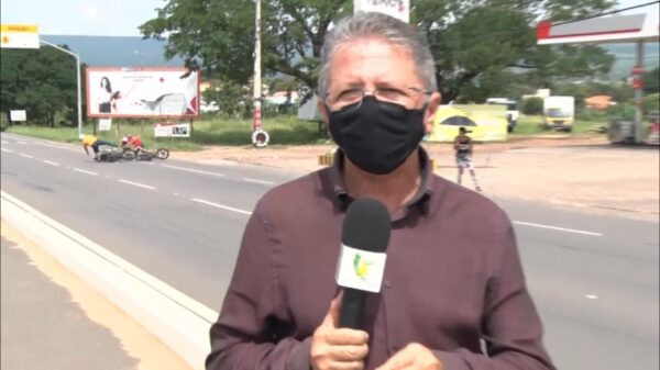 Ondertussen, op de achtergrond: een motorongeluk