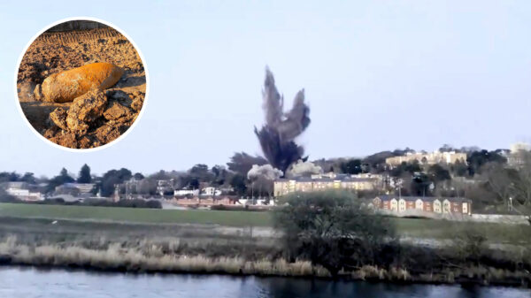 BOEMMM! Gesprongen ramen in Engeland na 'gecontroleerde' ontploffing Duitse WOII-bom