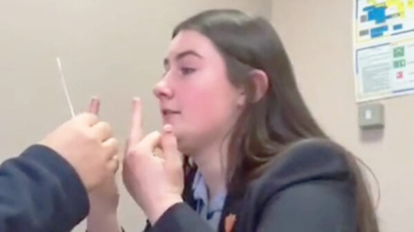 Tourette's maakt van een simpele coronatest ineens een enorme uitdaging