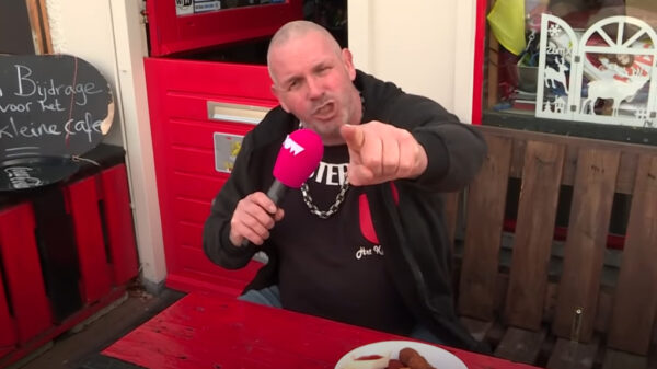 Ook kroegbaas Marco gooit zijn tent open en veegt z'n reet af met boete