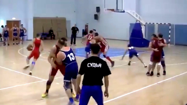 Regball is een bizarre Russische kruising tussen worstelen en basketbal