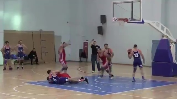 Regball is een bizarre Russische kruising tussen worstelen en basketbal