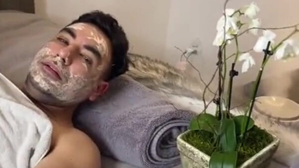 Man op heterdaad betrapt als 'ie met een andere poes in bed ligt