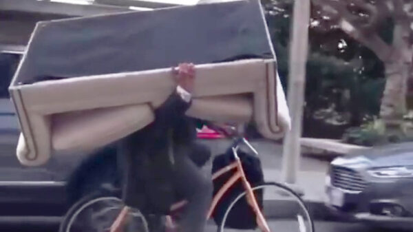 Deze bezorger is onze eindbaas van de dag