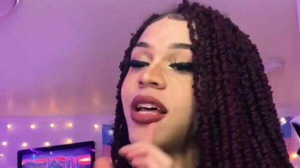 Deze dame zingt je elke avond heerlijk in slaap