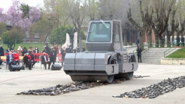 Wals verplettert 1.377 wapens als eerbetoon aan terreurslachtoffers in Spanje