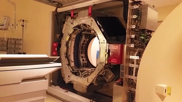 Wel eens een CT-scan zonder kap op volle toeren zien draaien?