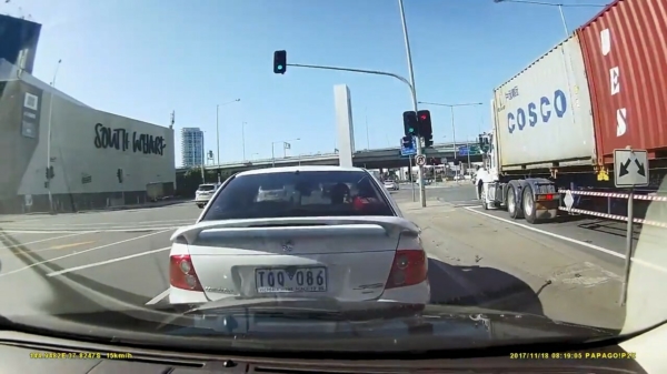 Zorg dat je achterligger geen dashcam heeft als je hem een remtest geeft