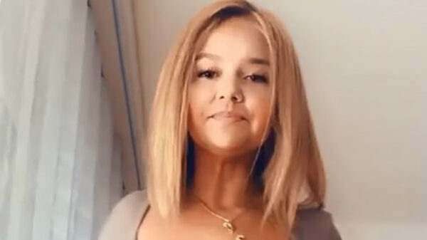 Snoepje laat het verschil zien tussen het echte leven en Instagram