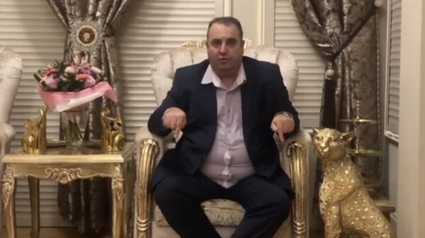 Salar Azimi geeft tekst uitleg over de verdachtmakingen van de politie