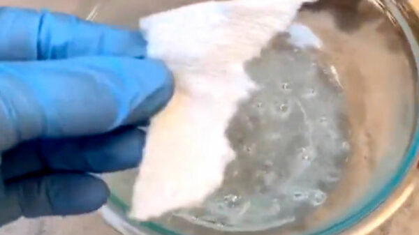 Giftig goedje: shizzle oplossen in een mix van waterstofperoxide en zwavelzuur