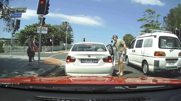 Een heerlijke lading Aussies die de good guy uithangen in het verkeer