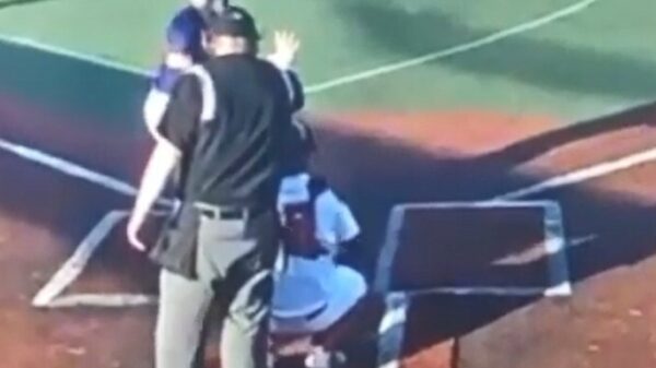 Scheidsrechter wordt getrakteerd op een nutshot