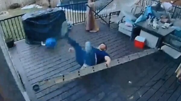 Een ladder en een gladde ondergrond gaan niet goed samen