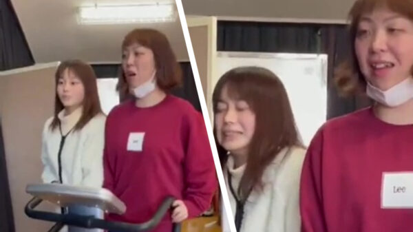 Gewoon een paar Aziatische dames op een trilplaat