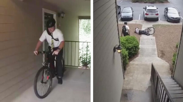 Kijk eens hoe stoer ik van deze trap af fiets