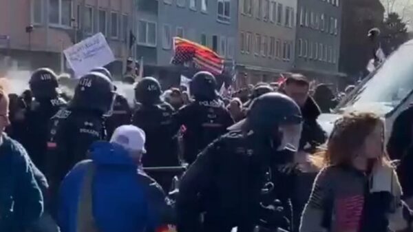 Politie in Kessel mept flink in op anticoronademonstranten