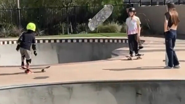 POF. Als je niet uitkijkt heb je zo een skateboard op je bakkes