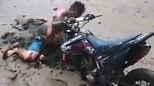 Ook Pablo wil een stukje door de modder rijden