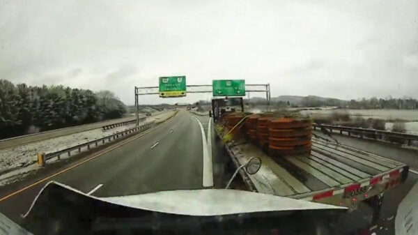 Oude doos: vrachtwagenchauffeur heeft een gruwelijke hekel aan zijn collega