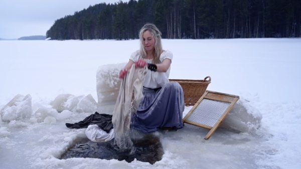 Schoonheidsprijs Jonna Jinton laat zien hoe ze in Noord-Scandinavië de was doen