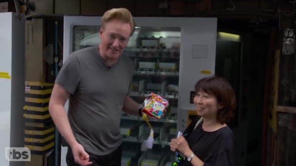 Conan neemt een kijkje in de bizarre wereld die Tokyo heet