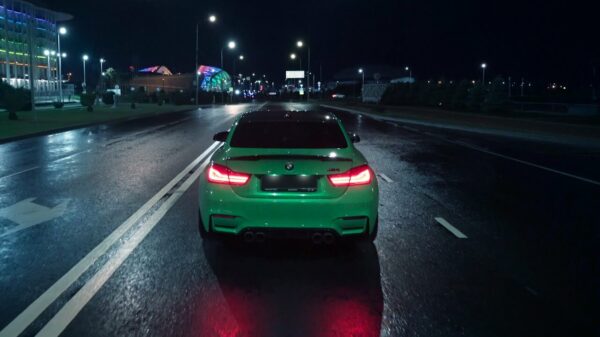 Russische racefanaten doen een Need For Speedje in real-life