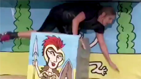 Pittige wipeoutbaan laat helemaal niets van deze jongedame over