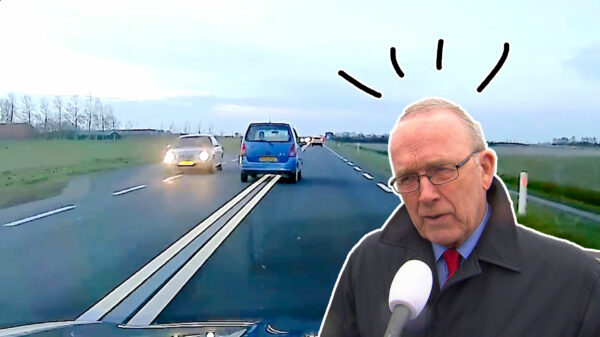 Zatlap slingert over de N256 in Zeeland en pleurt in de sloot na 'staandehouding'