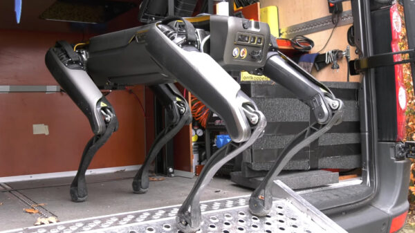 Politie Nederland showt even hun allernieuwste robotspeeltje: Spot