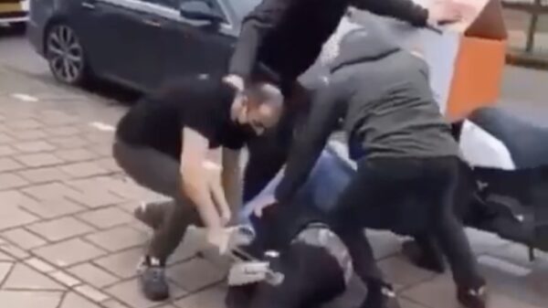 Medewerkers overmeesteren gewapende 13-jarige die in Osdorp een dönerzaak wilde overvallen