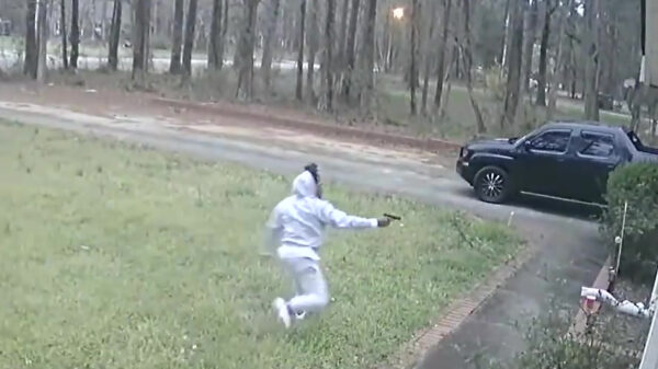 Vader en zoon vechten ruzie over wapens uit met een heuse schietpartij