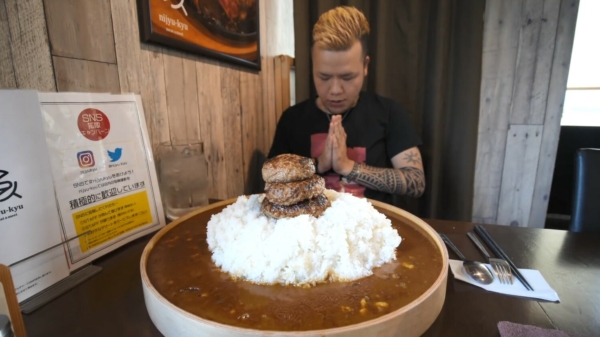 Morgen. Eerst even een hamburgercurry van 9 kg wegwerken