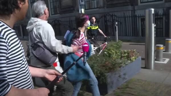 Edwin Wagensveld van Pegida doet burgerarrest na verfbom in Den Haag