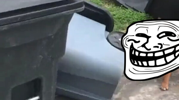 Straatterrorist duwt elke week alle kliko's in de straat omver