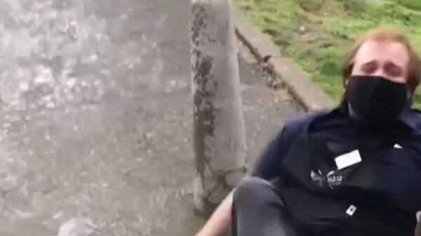 Springen op een met vloeistof gevulde zak kan pijnlijk zijn