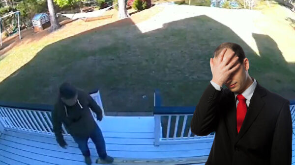 Doh. Meest onhandige klusjesman everooit repareert veranda