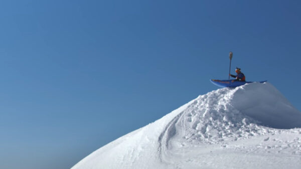 Doe eens gek, joekel eens met 100 km/u in een kajak van een berg af