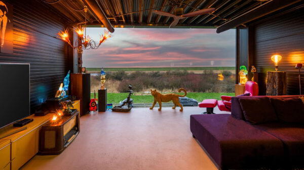 Voor slechts €675.000 koop je een keet die zo hip is dat je er alleen met een knotje in mag