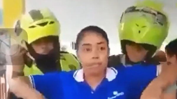 Mevrouw, wat zijn die bobbels onder uw shirt?