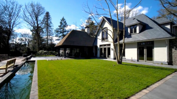 Op zoek naar de dikke villa van 't Gooi, vandaag is Pure Luxe in Blaricum