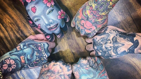 Liefhebbers van tatoeages komen weer volledig aan hun trekken (208)