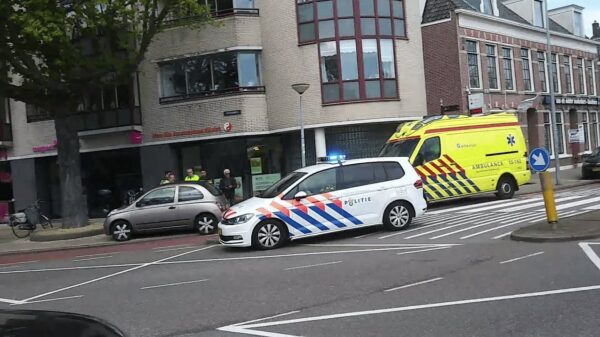 Agent met humor blijkt bijzonder goed de sirene na te kunnen doen