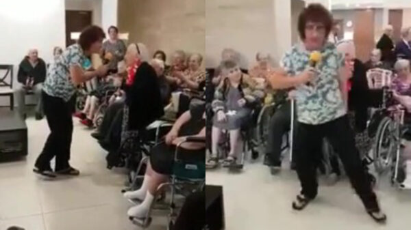 Oma gaat net iets te hard los tijdens bonte middag in bejaardentehuis