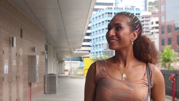 Miss Papoea-Nieuw-Guinea van titel beroofd vanwege "schandalige" twerkvideo